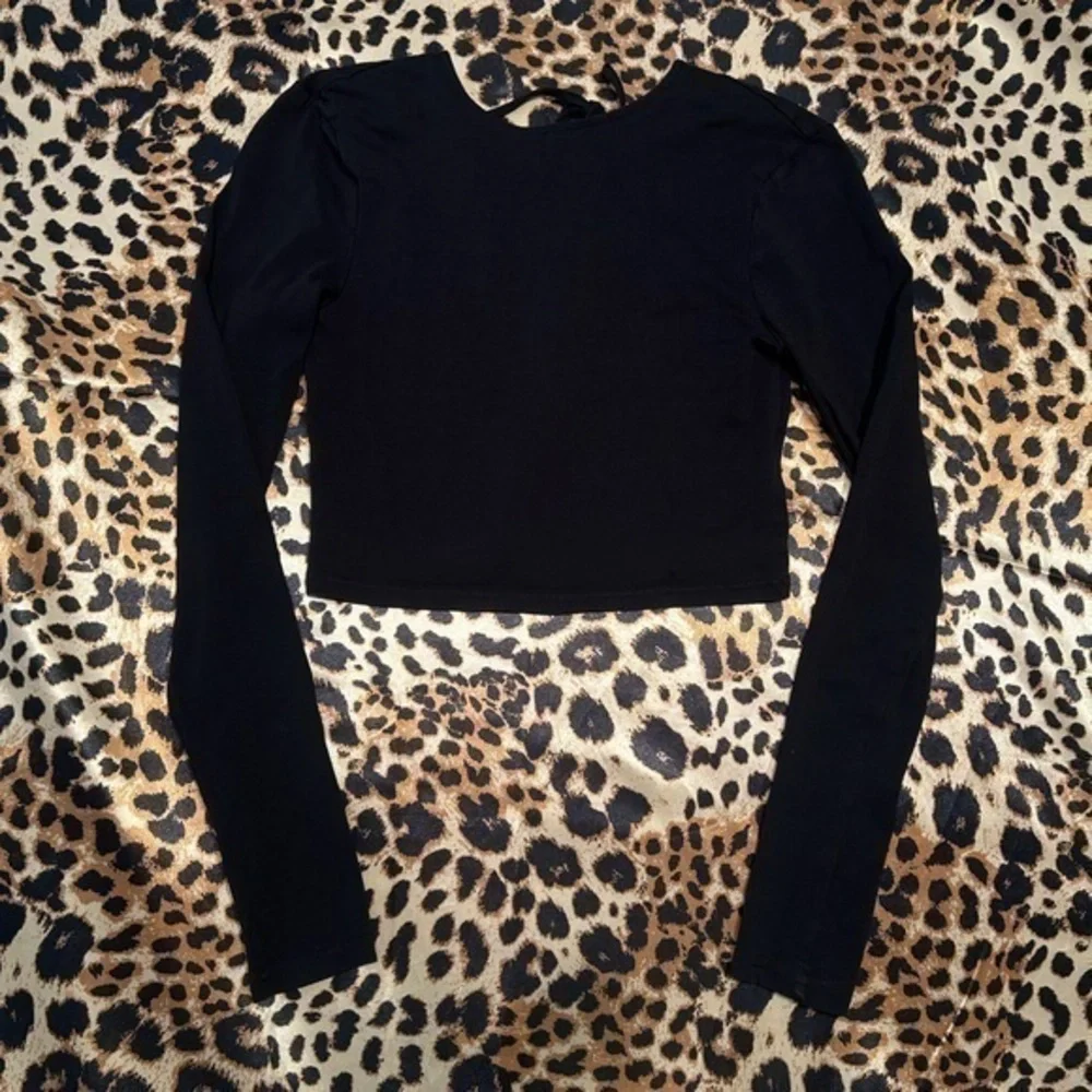 H&M Black Long Sleeve Tie Back Crop Top